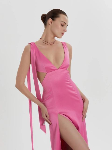 Розовое платье-макси из атласа с вырезами и шлейфом, 1