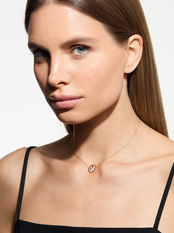 Колье с кулоном с буквой V из желтого золота с горным хрусталем, 2