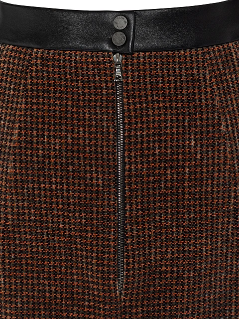 Коричневый костюм-тройка из жакета на молнии, топа и юбки-миди, 8