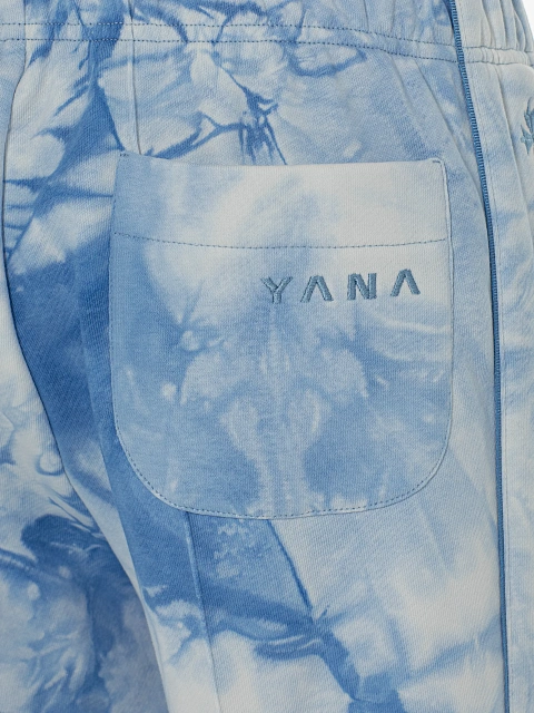 Голубой tie-dye костюм с укороченной толстовкой и вышивкой в виде васильков, 6