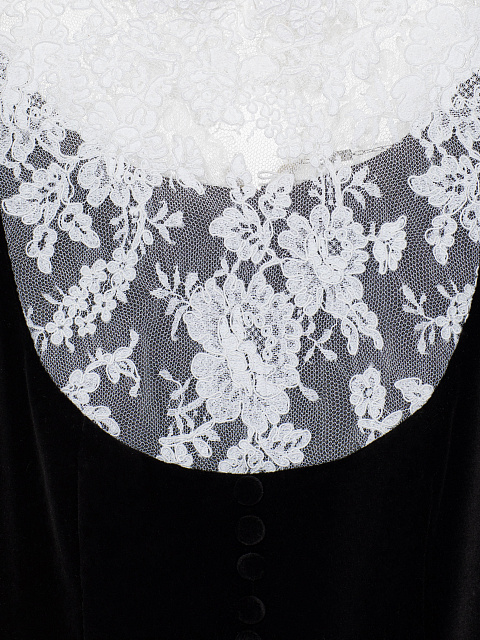 Черное платье-мини из бархата с белым кружевом, 3