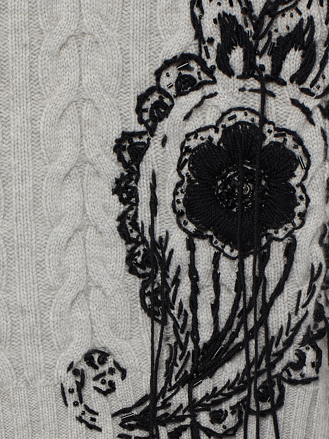 Светло-серый кашемировый свитер с косами и вышивкой, 3