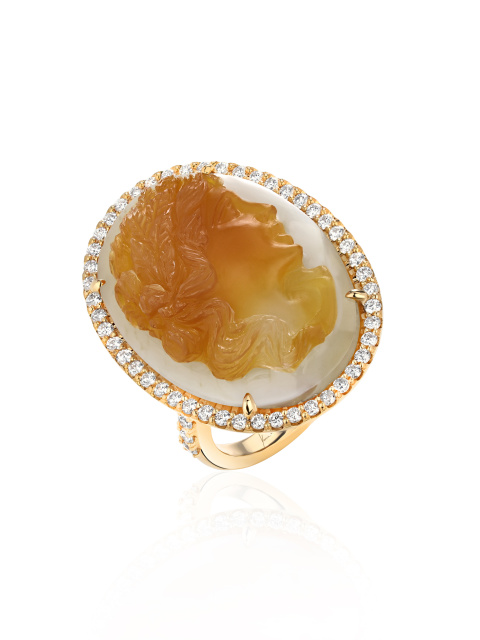 Кольцо из желтого золота с камеей на агате и бриллиантами, 1