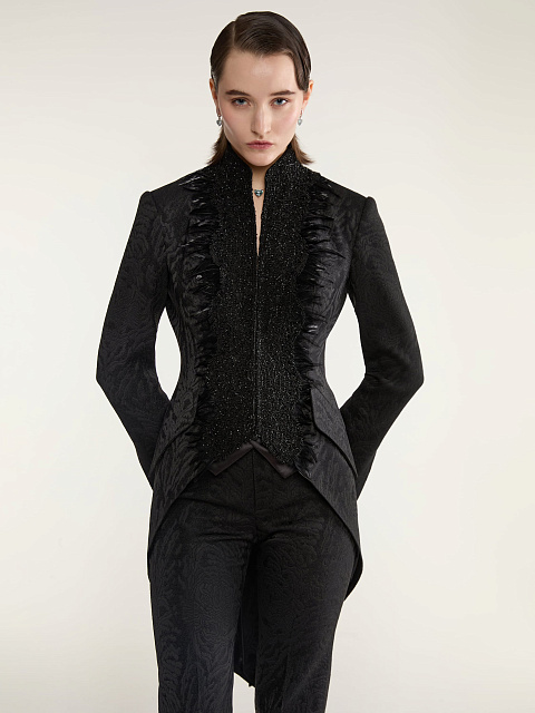 Черный костюм-тройка из жаккарда с кружевом и перьями, 9