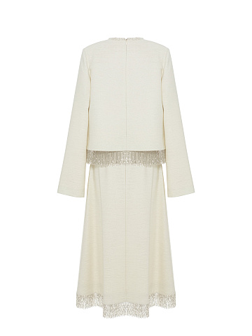 Молочный костюм из жакета и юбки-миди с бахромой из бисера, 2