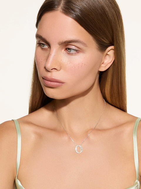 Колье с кулоном из белого золота и бриллиантов в виде буквы O, 2