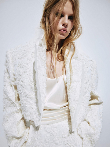 Молочный жакет с вышивкой, 2