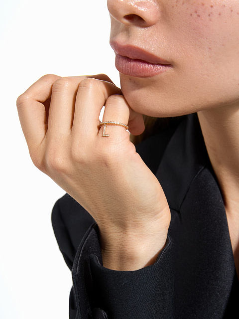 Кольцо из желтого золота с подвеской в виде буквы L с бриллиантами, 3