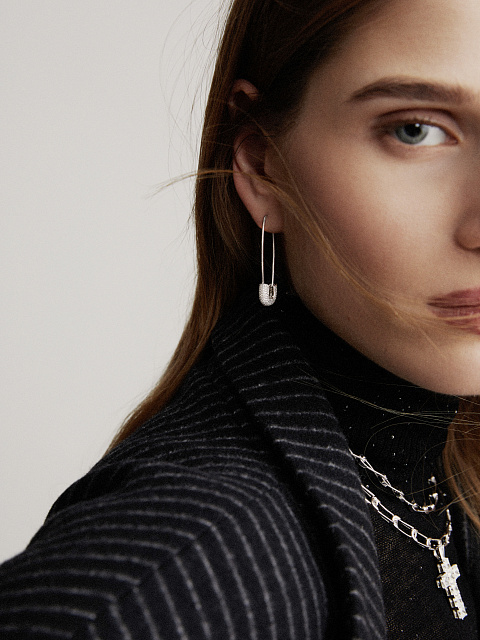 Серьги в виде булавок из белого золота с бриллиантами круглой огранки, 3