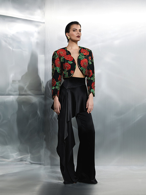 Укороченный жакет из черного жаккарда с цветочным принтом и вышивкой, 6