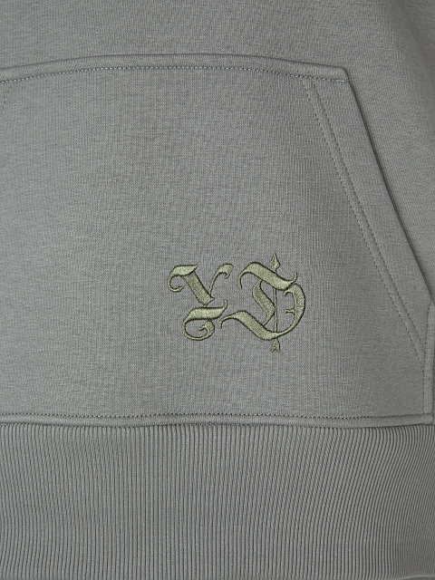 Серый трикотажный костюм с зеленой вышивкой, 4