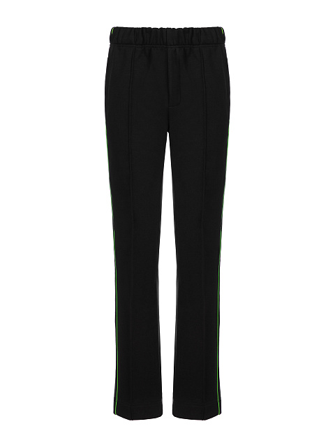 Черный костюм с укороченной толстовкой и зеленой вышивкой в виде лилий, 3