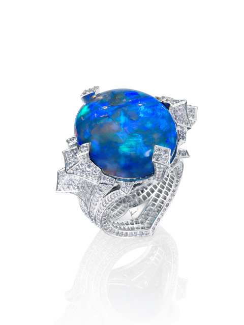 Кольцо из белого золота с австралийским опалом и голубыми бриллиантами, 1