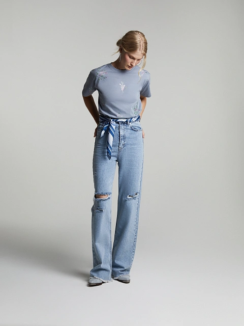 Расклешенные голубые джинсы с бахромой, 7