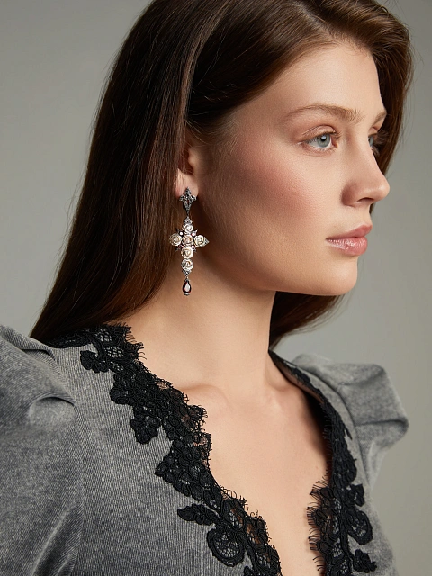 Серьги из черненого золота с перламутрами, гранатами и шпинелью, 2 Серьги из черненого золота с перламутрами, гранатами и шпинелью, 2