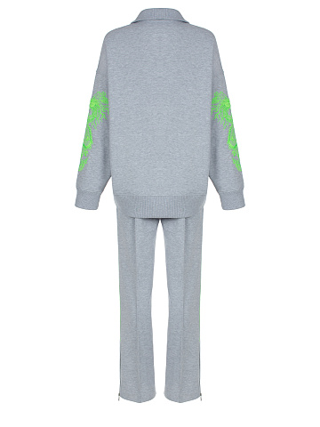 Серый трикотажный костюм с вышивкой, 2