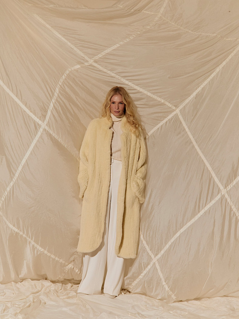 Светло-желтая вязаная шуба из норкового меха, 4