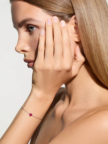 Браслет из белого золота с гранатом в огранке «сердце», 2 Браслет из белого золота с гранатом в огранке «сердце», 2