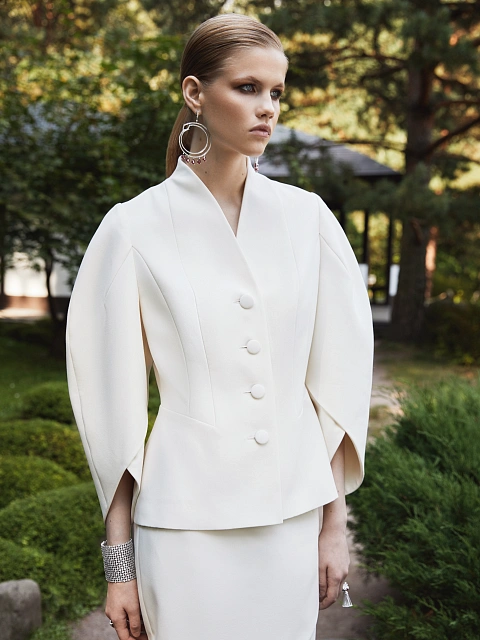 Белый костюм из хлопка с юбкой-мини, 10