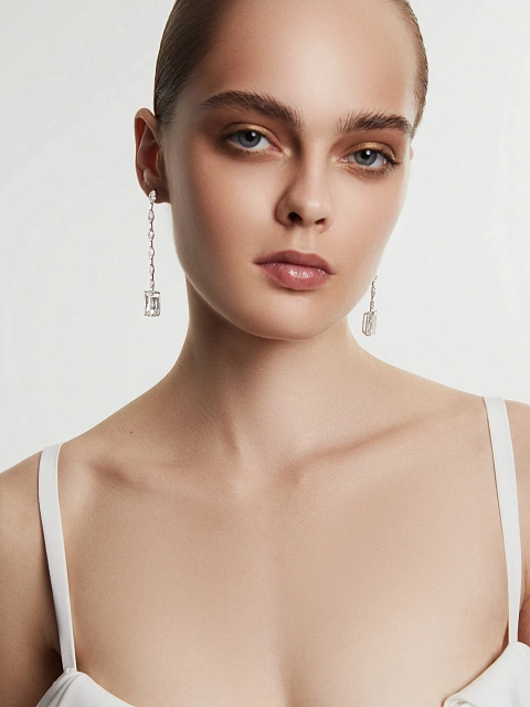 Серьги из белого золота с бриллиантами огранки «кушон», 3