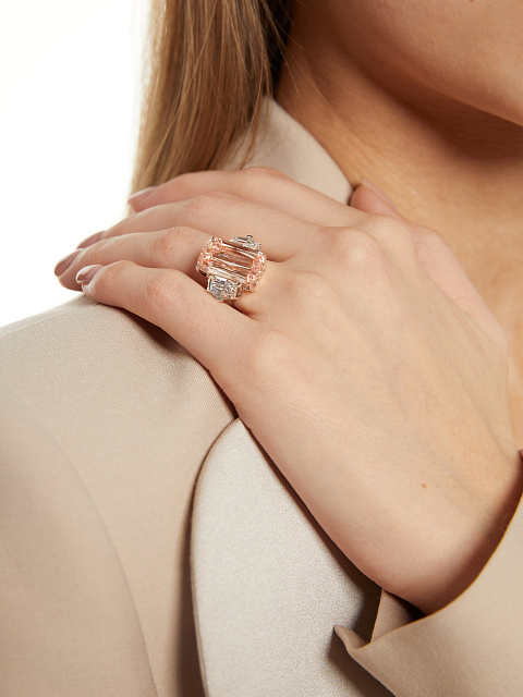 Кольцо из белого золота с розовым бриллиантом в огранке «кушон», 3 Кольцо из белого золота с розовым бриллиантом в огранке «кушон», 3