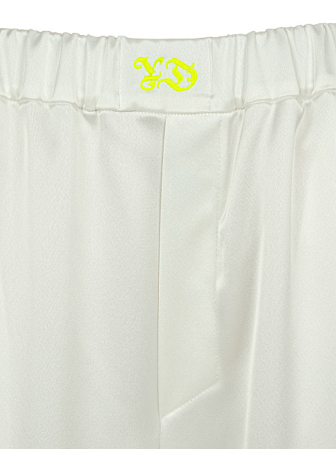 Белый домашний костюм из шелка с неоново-желтой вышивкой, 6