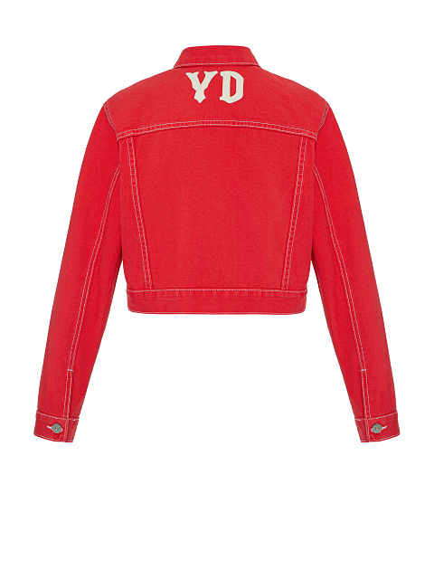 Красная джинсовая куртка с нашивкой, 2 Красная джинсовая куртка с нашивкой, 2