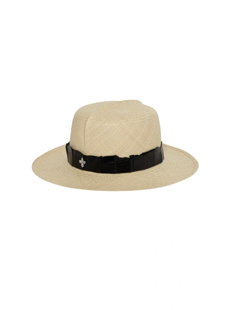 Соломенная шляпа с отделкой из черной кожи крокодила и лилией, 1