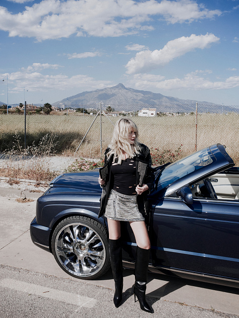 Объемная черная косуха с шипами, 13