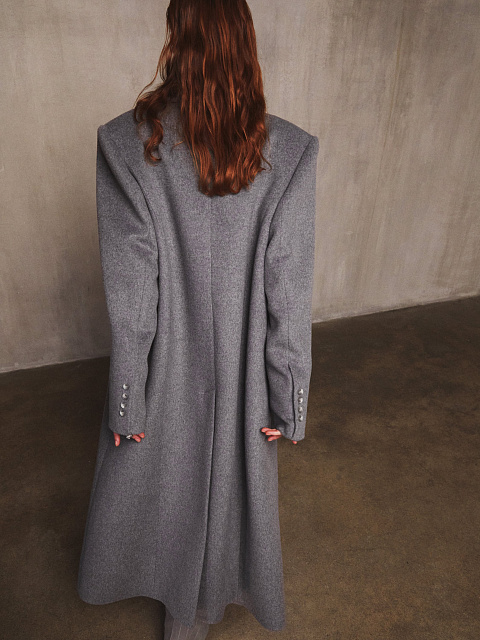 Серое двубортное пальто с фигурными лацканами, 6