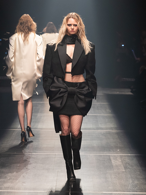 Look #52, 1 Look #52, 1