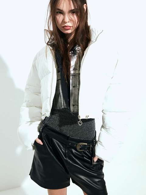 Белый укороченный пуховик, 3