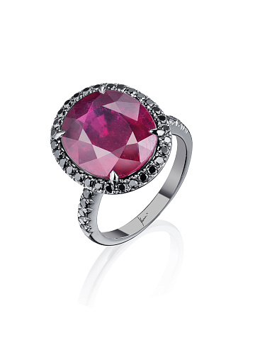 Кольцо из черненого золота с рубином и бриллиантами, 1