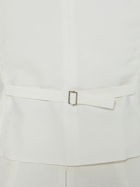 Белый костюм-тройка с цветочной вышивкой, 8