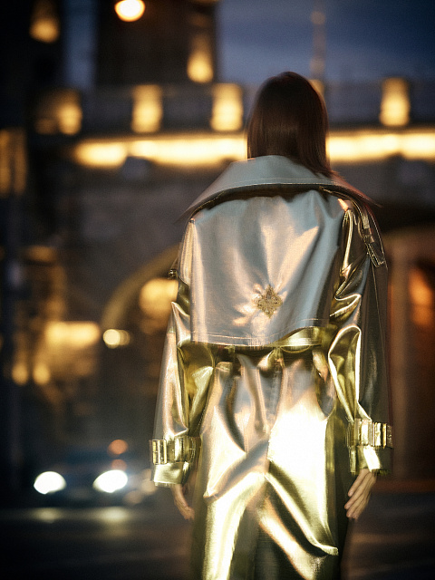 Золотистый двубортный тренч из шелка с люрексом, 9 Золотистый двубортный тренч из шелка с люрексом, 9