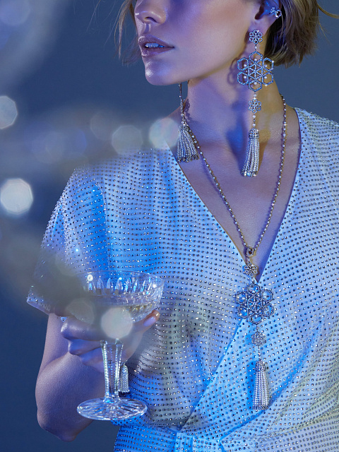 Колье с кулоном из черненого золота с серым жемчугом Акойя и шпинелью, 4