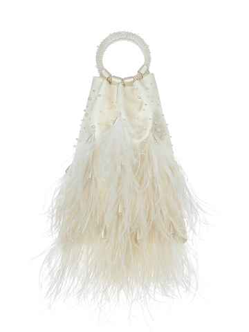 Белая сумка из шелка с жемчугом и перьями, 1