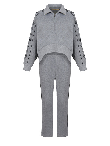 Серый костюм с укороченной толстовкой и вышивкой в виде лилий, 1