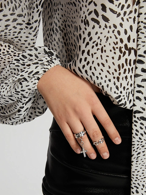 Кольцо из серебра с фианитами и подвеской в виде креста, 3 Кольцо из серебра с фианитами и подвеской в виде креста, 3