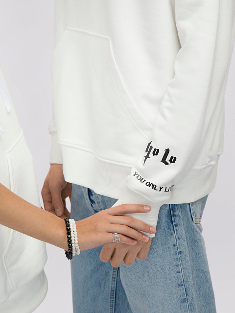 Белое худи с черным принтом на спине, 7