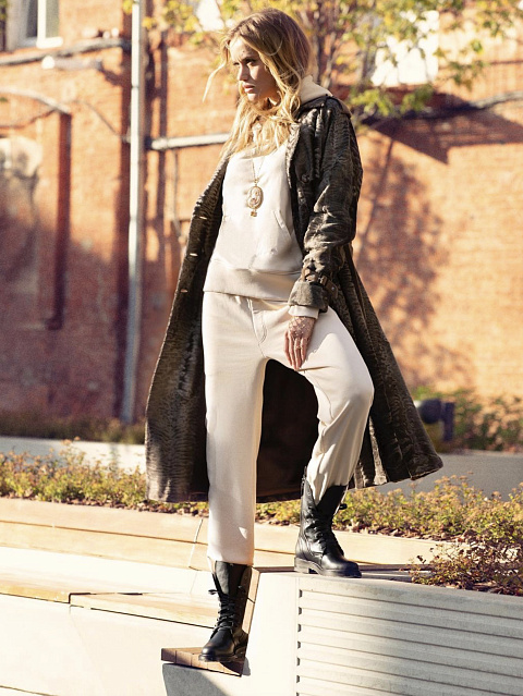 Коричневый тренч из каракуля с вышивкой, 6 Коричневый тренч из каракуля с вышивкой, 6