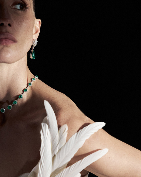 Серьги из белого золота с изумрудами и бриллиантами, 2