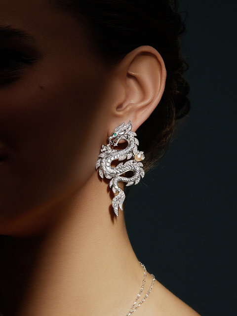 Серьги из белого золота с жемчугом, изумрудами и бриллиантами, 2 Серьги из белого золота с жемчугом, изумрудами и бриллиантами, 2