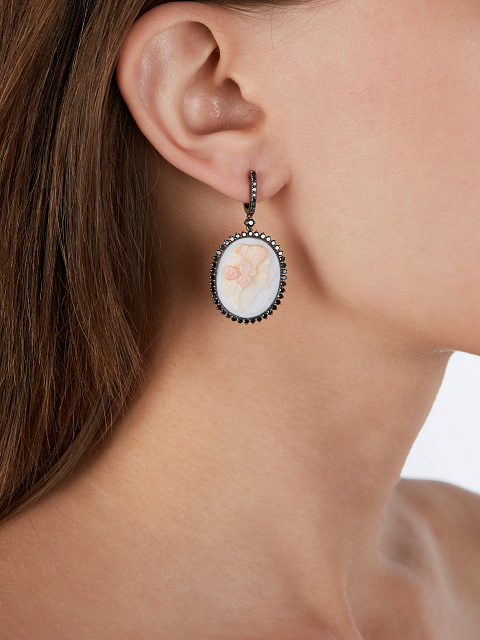 Серьги из черненого золота с камеей на раковине и черными бриллиантами, 2 Серьги из черненого золота с камеей на раковине и черными бриллиантами, 2