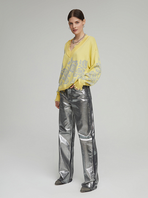 Желтый пуловер с V-образным вырезом и розами, 5