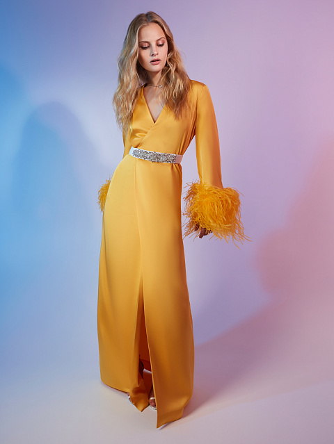 Желтое атласное платье-макси с боа на рукавах, 4 Желтое атласное платье-макси с боа на рукавах, 4