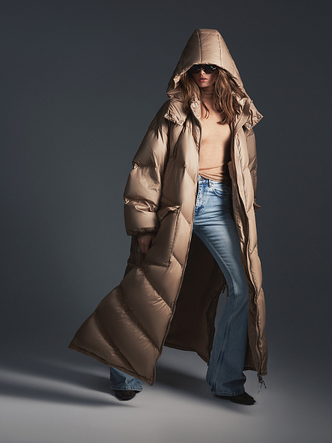 Бежевый длинный пуховик с капюшоном, 10