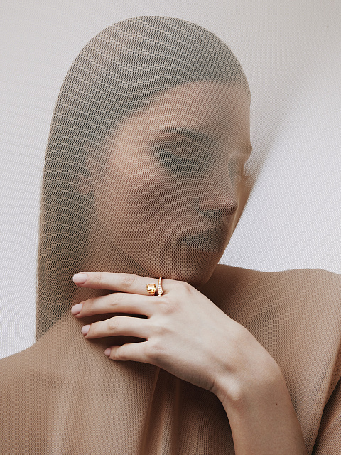 Кольцо из золота с желто-коричневым бриллиантом, 7 Кольцо из золота с желто-коричневым бриллиантом, 7