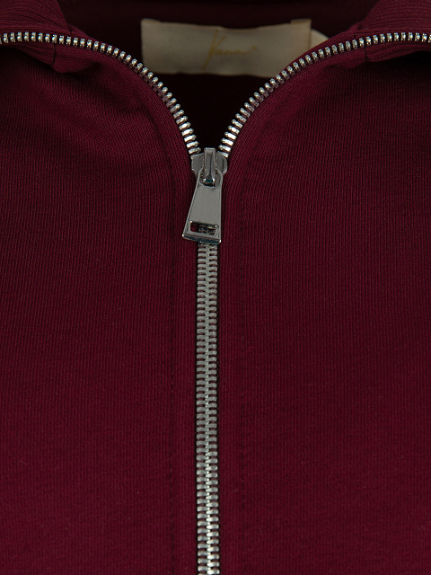 Бордовый костюм с укороченной толстовкой и вышивкой в виде крестов, 6