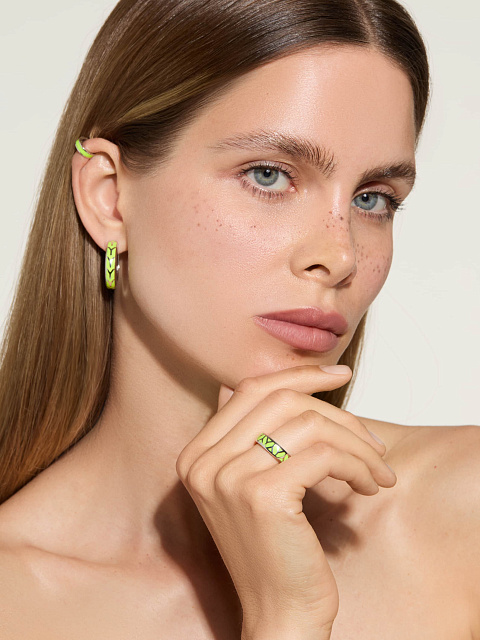 Маленькие хупсы из белого золота с эмалью Lime Color, 3 Маленькие хупсы из белого золота с эмалью Lime Color, 3